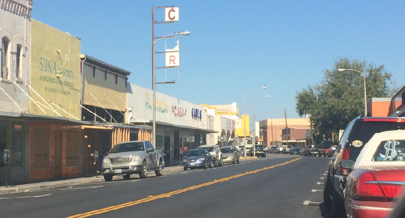 Por devaluación del peso cerraron 14 tiendas del centro de Eagle Pass
