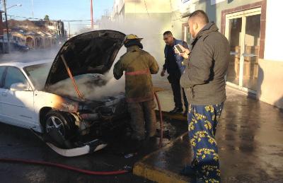 Provoca caos incendio de vehículo en la central de autobuses de Piedras Negras