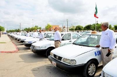 Taxistas deberán cumplir con tarifas o serán sancionados: Secretario del Ayuntamiento