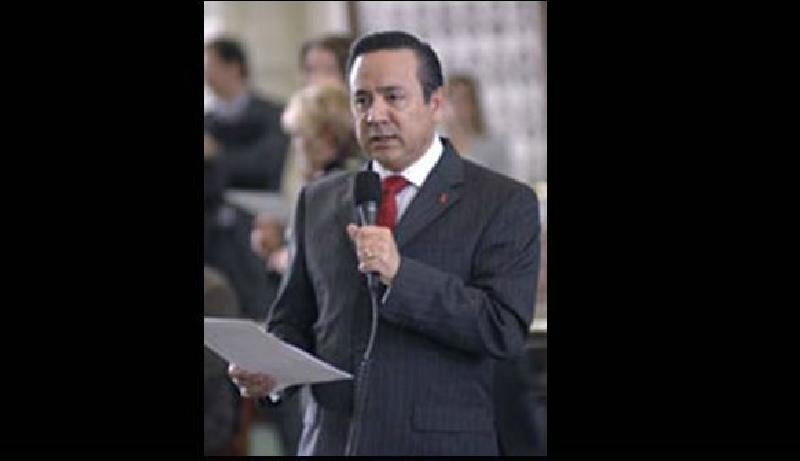 Agentes Federales allanaron oficina del senador Carlos Uresti