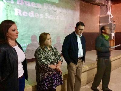 Imparte PGJE plática sobre uso de redes sociales a estudiantes en Acuña