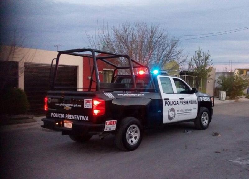 Investigan a mujer policía de Piedras Negras, la acusan de robarse un celular, ella lo niega
