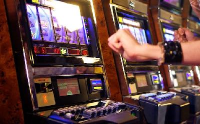 Casinitos no deben dar premios en efectivo pero nadie los investiga: Tom Schmerber