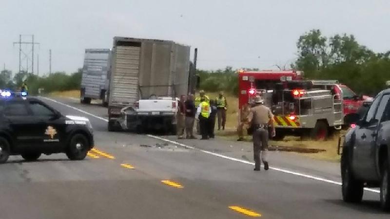 Identifican al hombre que falleció al chocar con un trailer al norte de Eagle Pass