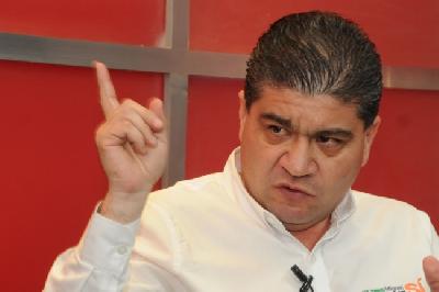 Desarrollar y hacer respetar los derechos de las mujeres, propone Miguel Riquelme