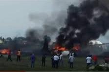 Dos muertos tras desplome de avión en Toluca