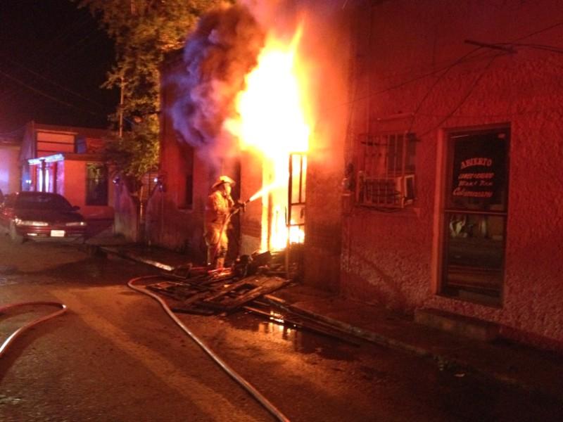 Salvan de morir calcinada a mujer de la tercera edad al incendiarse su domicilio