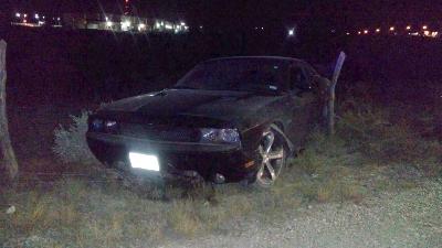 Abandonan vehículo deportivo tras volcarse en bulevar de Piedras Negras