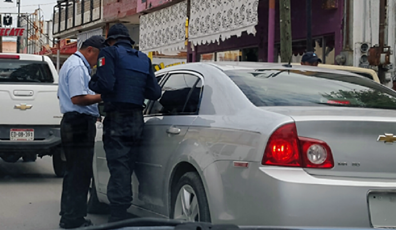 Realiza el SAT operativos para decomisar autos ilegales en Piedras Negras y Acuña. (VEA VIDEO)