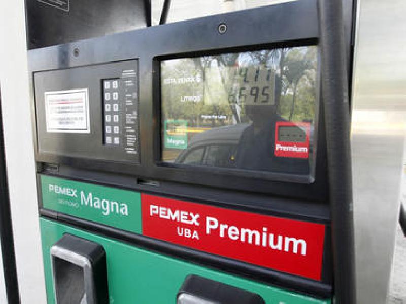 En gasolinerías de Piedras Negras también roban a los clientes: despachador