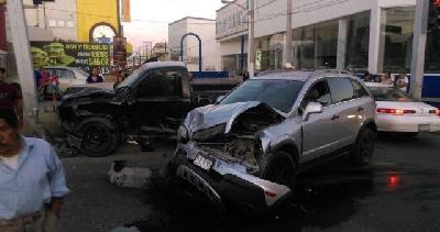 Un lesionado y daños totales deja fuerte accidente en el centro de Piedras Negras