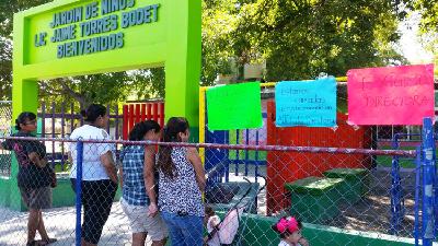 Protestan madres de familia por falta de directora en kinder de Morelos