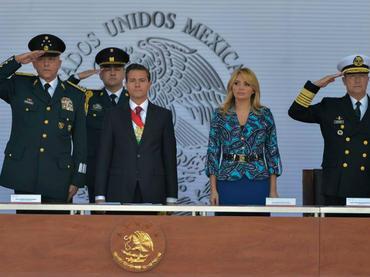 Reconoce EPN apoyo de fuerzas armadas tras sismo