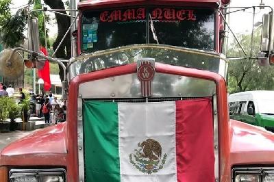 Roban tráiler con víveres para Puebla