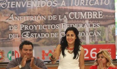 Detienen por homicidio a alcaldesa de Turicato, Michoacán