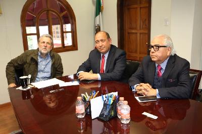 Analizan gobernador y CAPUFE soluciones para el tramo carretero "Los Chorros"