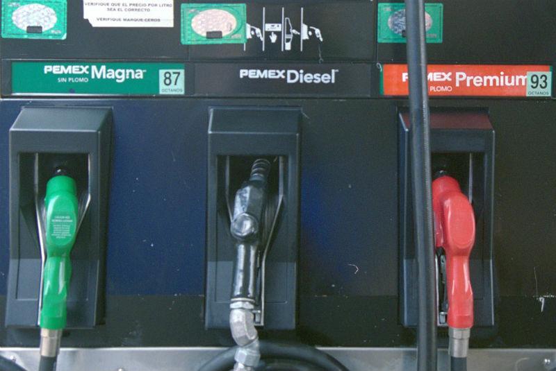 Mezclar el aguardiente con la gasolina