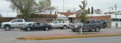 Detienen en la aduana de Piedras Negras a pareja que intentó cruzar armas a México