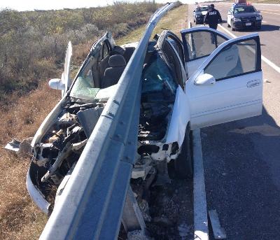 Abandona vehículo tras sufrir aparatoso accidente sobre la carretera Piedras Negras - Acuña