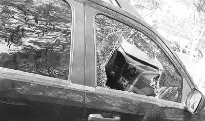 Rescata Protección Civil a niño atrapado en una camioneta en Allende