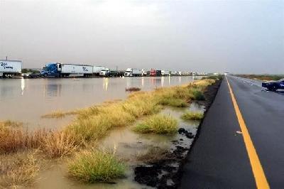 Habilitan contraflujo en Autopista de cuota a Nuevo Laredo tras inundaciones (VEA VIDEO)