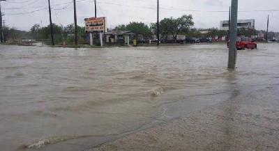 Por inundación cerraron la carretera a El Indio, el FM 481 y la 85