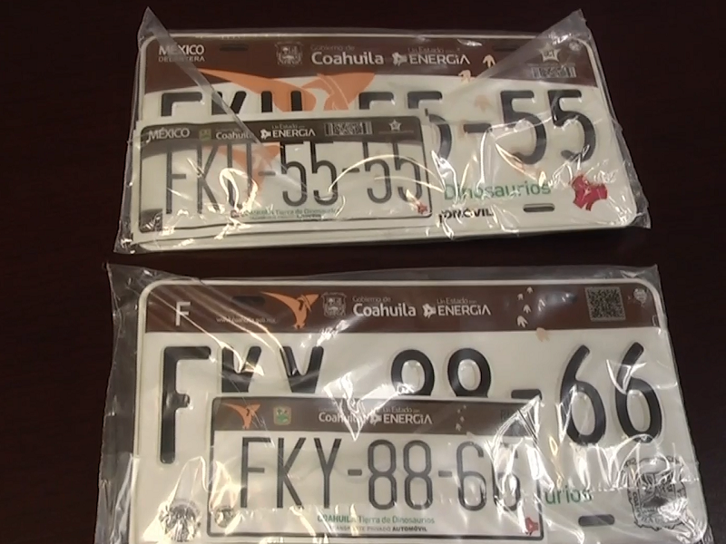 Son falsas las placas para autos chocolate que se ofertan en redes sociales