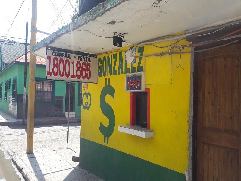 Cierra dólar en $18.50 pesos en casas de cambio de Piedras Negras