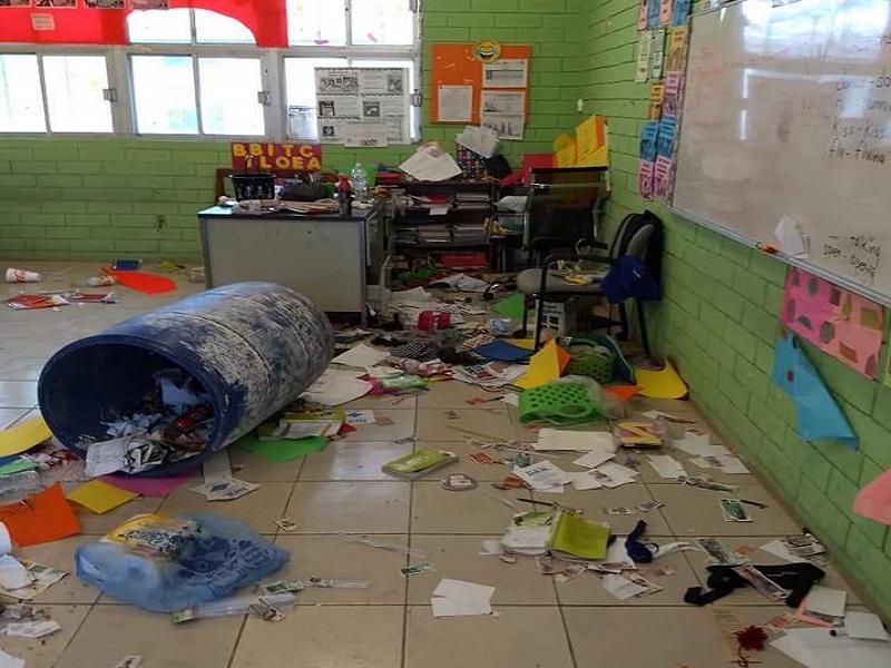 Causan tres menores destrozos en escuela Andrés Cárdenas Amaro de Piedras Negras