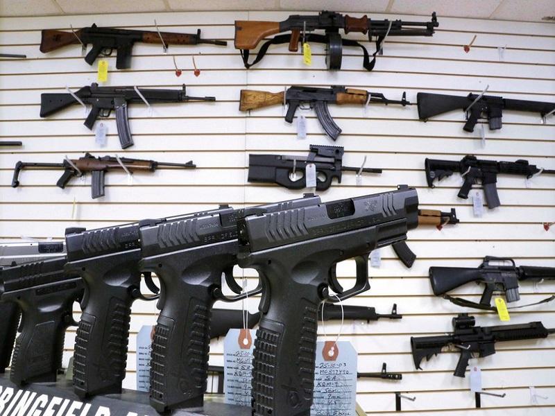 Exagente de la DEA se declara culpable de traficar armas a México