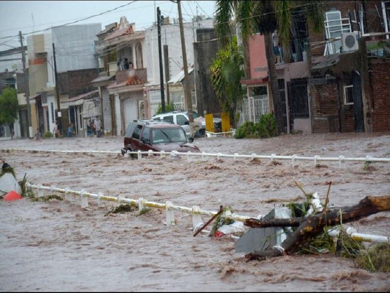 Al menos tres muertos y tres desaparecidos por intensas lluvias en Sinaloa