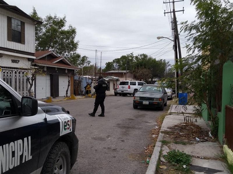 Aseguran dos vehículos y un arma de fuego en domicilio de Piedras Negras