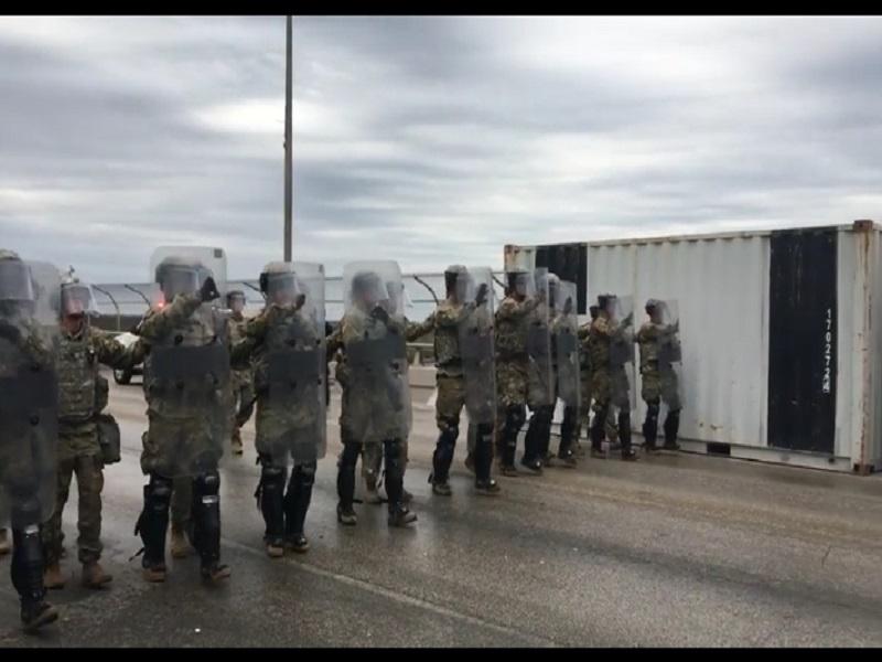 Contin an simulacros en puente Acu a Del R o para frenar caravana