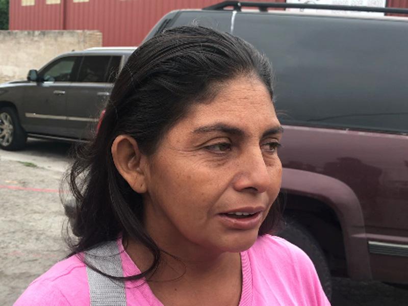 Hondureña pide ayuda para localizar a su hijo de 18 años que cruzó el río Bravo. (video)