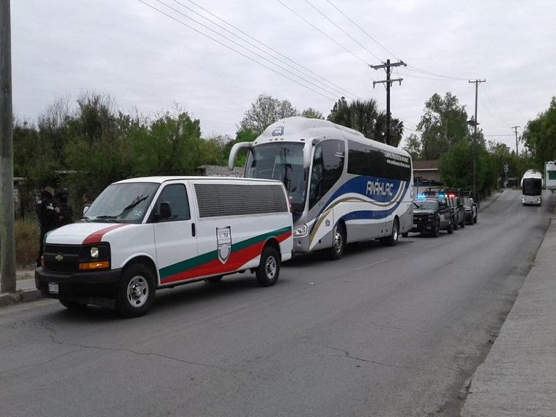 Aseguran a 42 centroamericanos a bordo de un autobús en Villa de Fuente. (video)