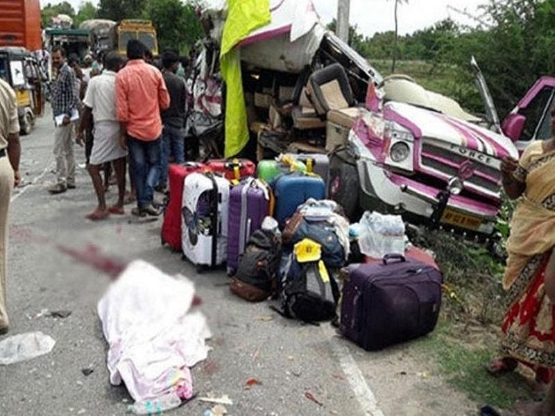 Cae autobús en desfiladero en el norte de la India, deja al menos 35 muertos