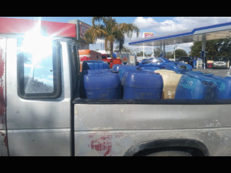 Detectaron en Villa de Fuente camioneta que transportaba casi 800 litros de gasolina en contenedores