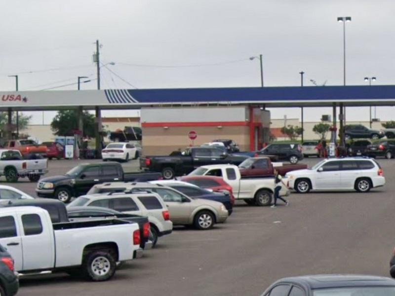 Asaltaron la gasolinera de la tienda Walmart de Eagle Pass, detienen a 5 sospechosos