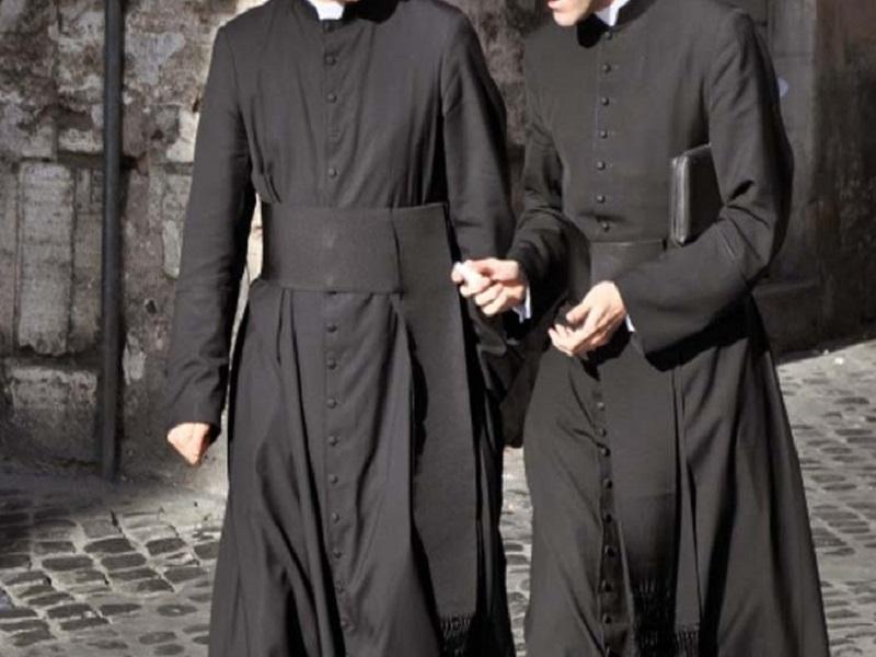 Proponen incluir a sacerdotes en Código Penal de la CDMX para poder sancionarlos