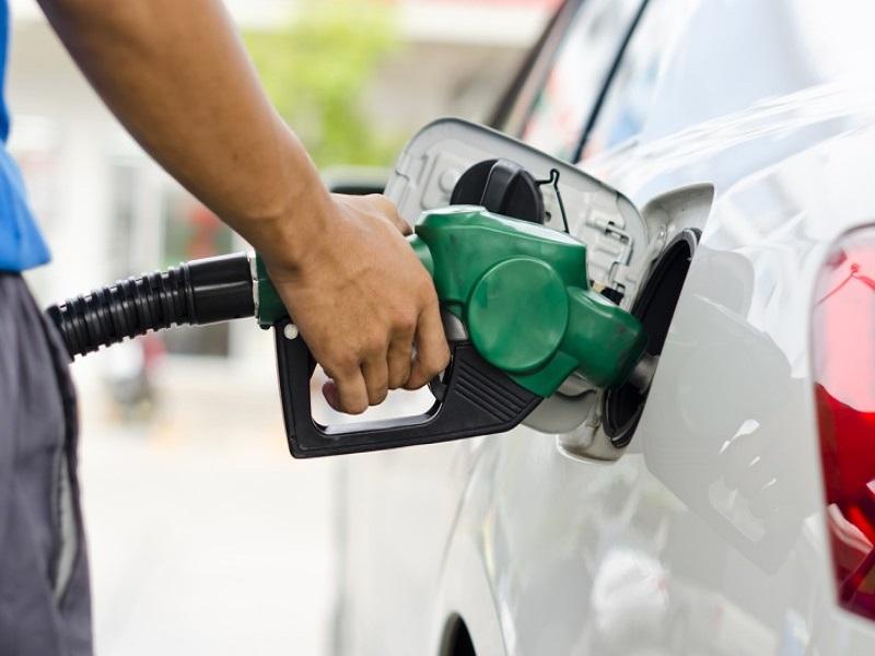 Cumplió 4T con no aumentar precios de combustibles este año: AMLO