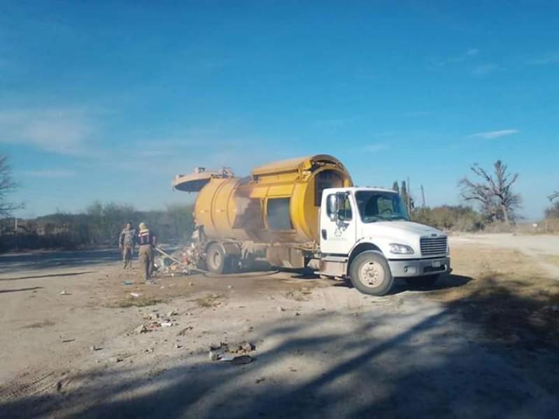 Tiran brasas e incendian cami&oacute;n recolector en Nava