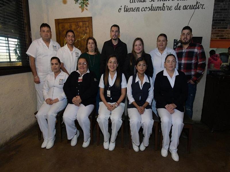 Alcalde de Nava reconoce labor de enfermeras y enfermeros en su d&iacute;a