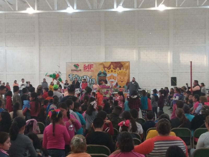 Asistieron cientos de niños al festejo de Día de Reyes en Morelos