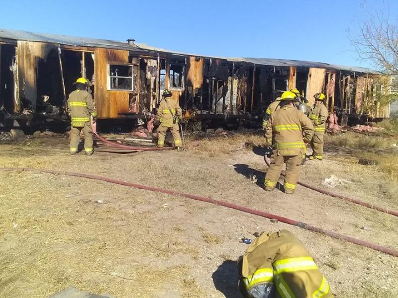 Corto circuito caus&oacute; incendio de mobile home en el sector Loma Bonita. (video)