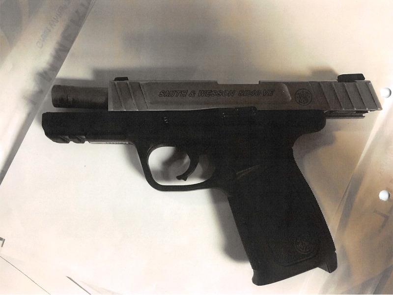 Confiscaron pistola calibre 40 a traficantes de indocumentados detenidos en Eagle Pass