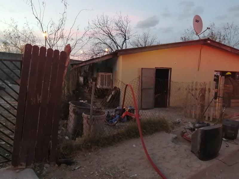 Quema de basura se sale de control e incendia vivienda en Piedras Negras