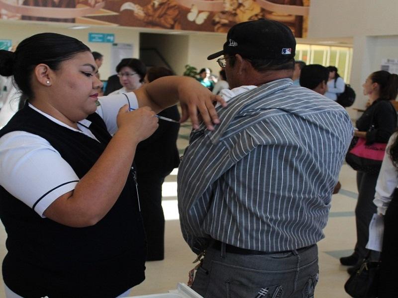 Registra Coahuila avance del 70% en aplicación de vacuna contra la influenza