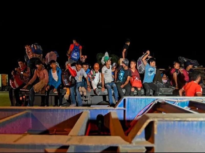 Avanzan hacia México dos nuevas caravanas de migrantes hondureños