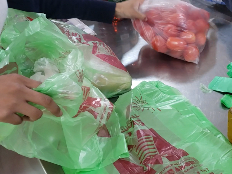 Comercios de Piedras Negras otorgaban más de 100 mil bolsas de plástico diariamente a sus clientes. (video)