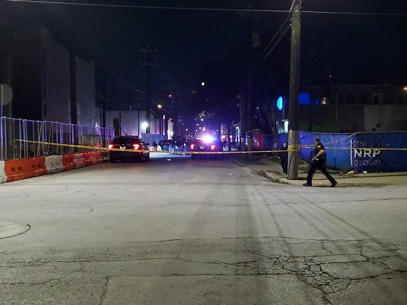 Dos muertos y cinco heridos deja tiroteo en bar en el River Walk de San Antonio 